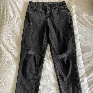 BLACK HIGH RISE SLIGHTLY RIPPED JEANS